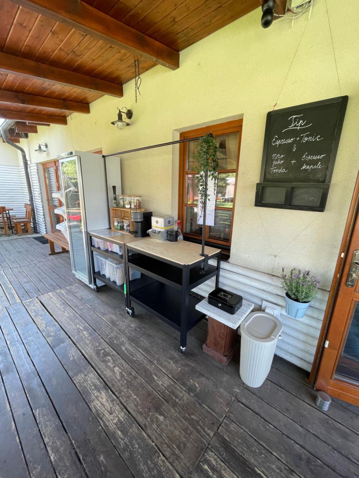Camp Alpa Hotel Ostrovačice Екстериор снимка