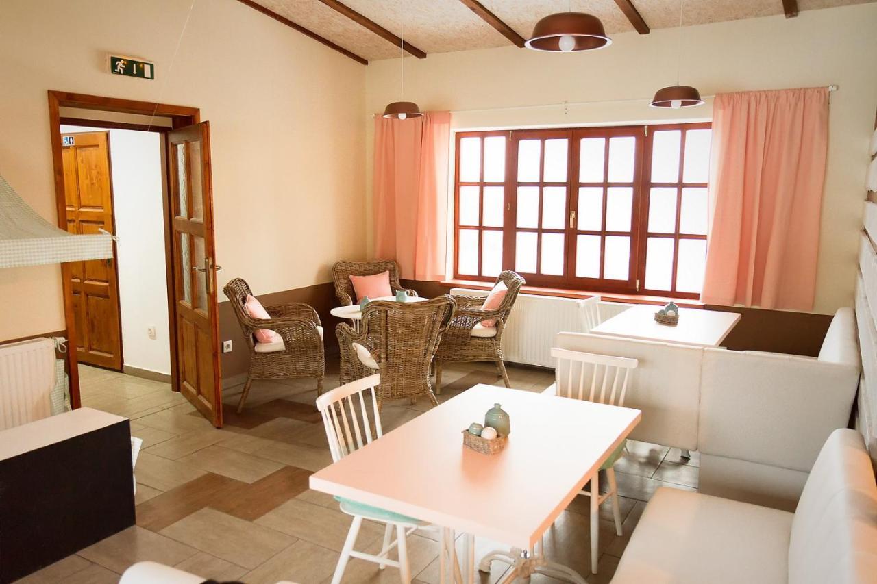 Camp Alpa Hotel Ostrovačice Екстериор снимка