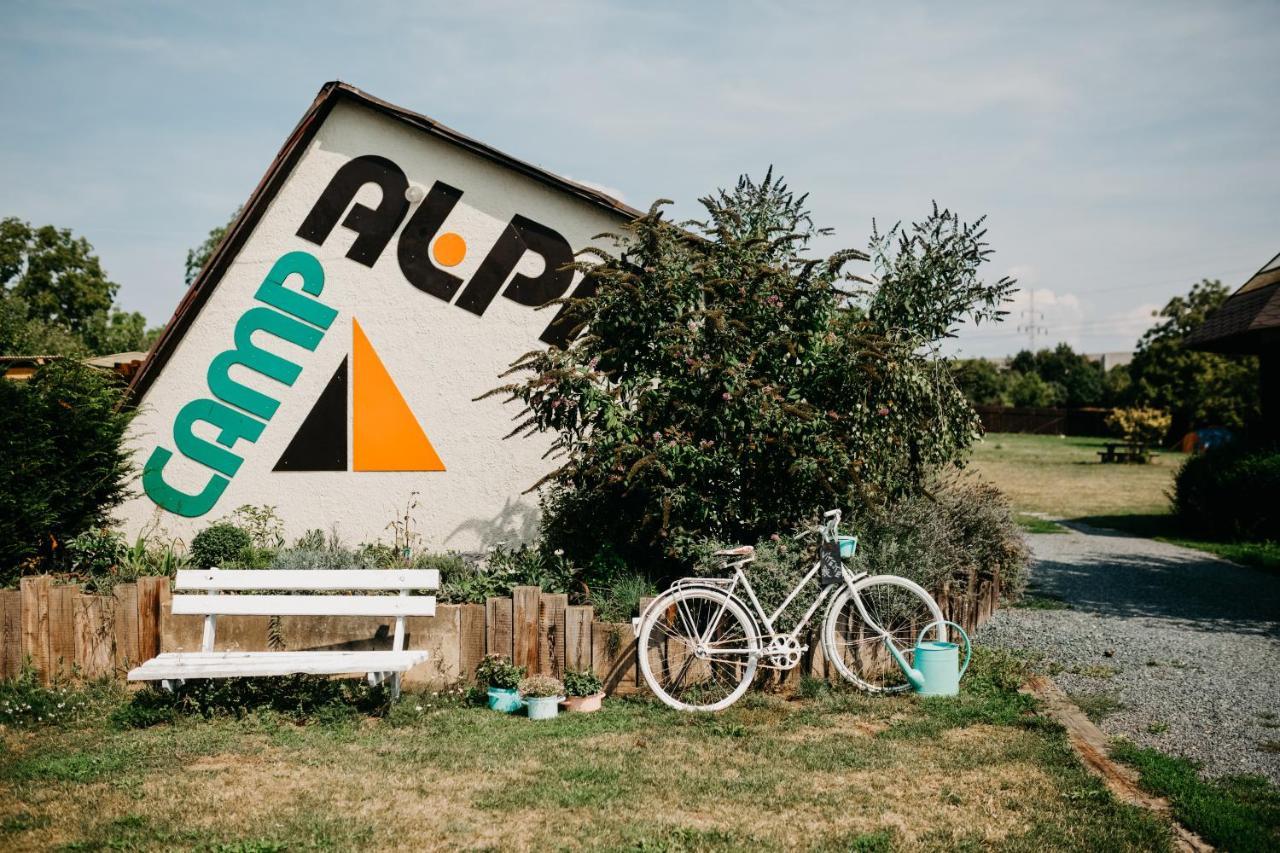 Camp Alpa Hotel Ostrovačice Екстериор снимка