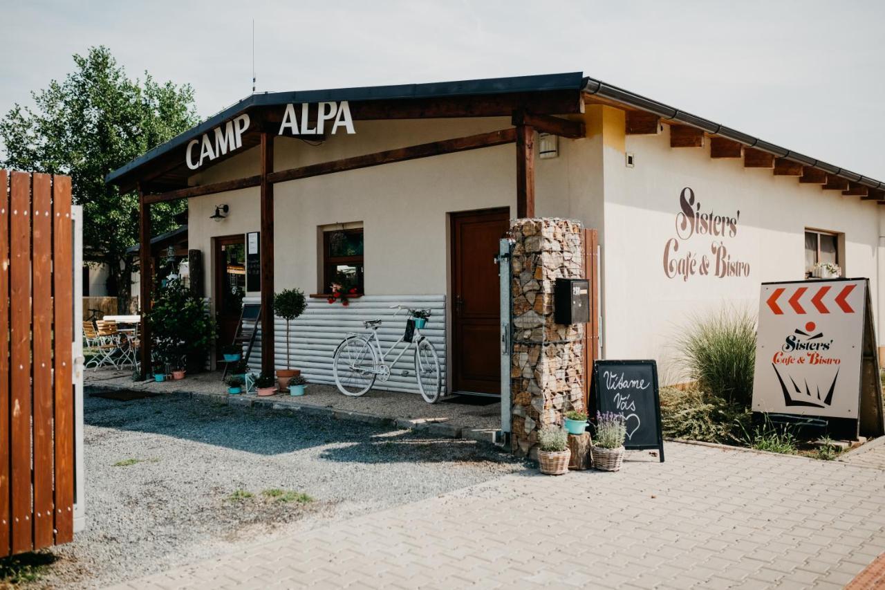 Camp Alpa Hotel Ostrovačice Екстериор снимка